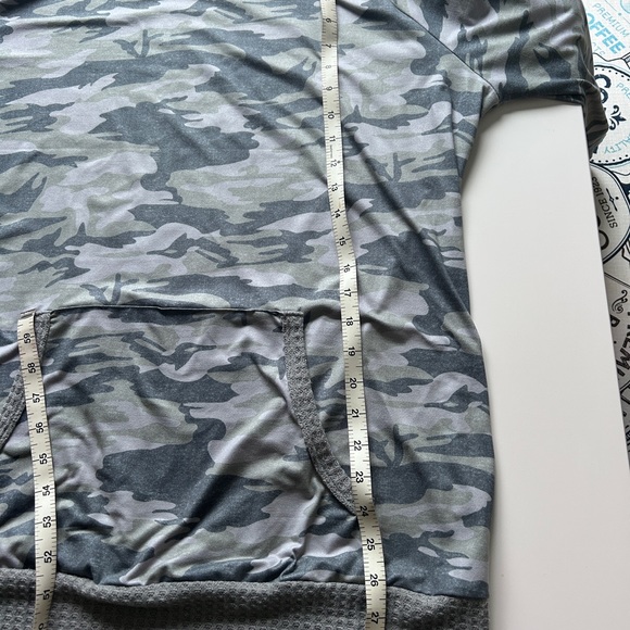 Pursuing Perfection Gray
Camo Kangaroo-Pocket Top XL LS - Picture 7 of 8